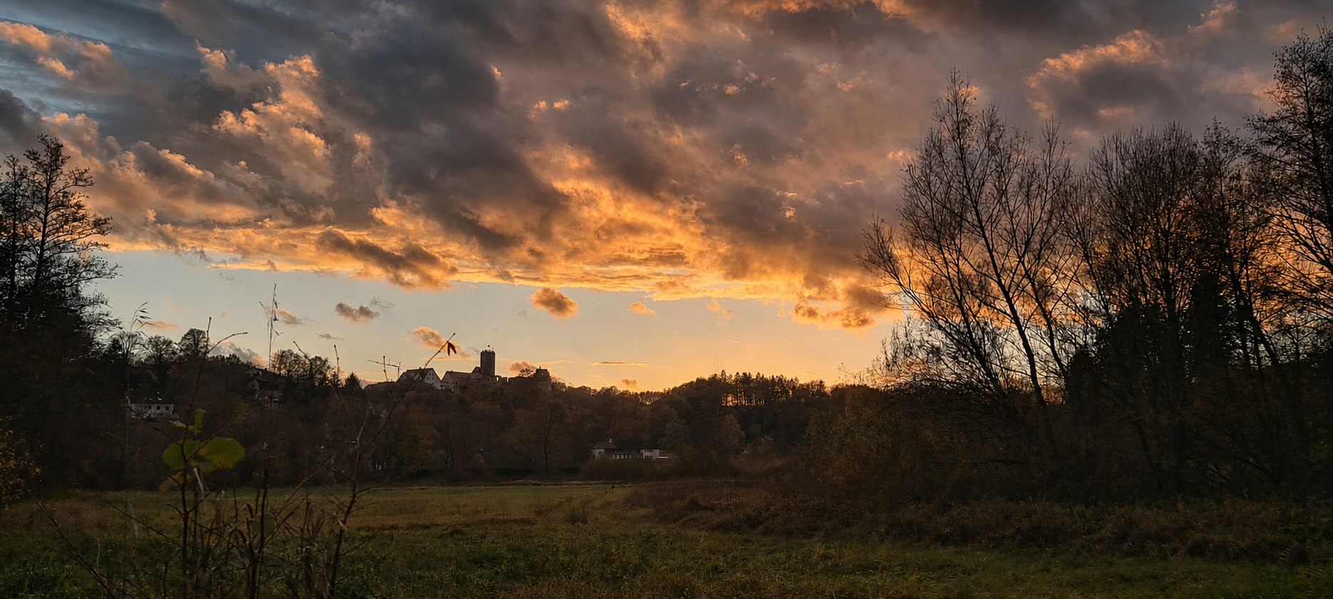 Ansicht auf Burg Thann – realistisch cineastisch